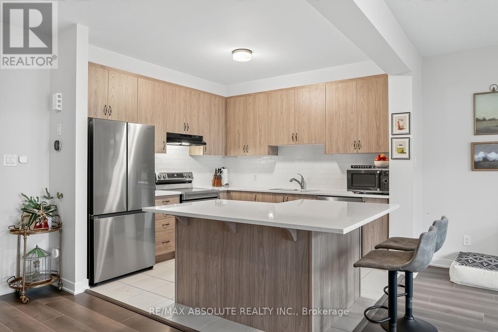235 Billrian Crescent, Ottawa, ON - Indoor Photo Showing Kitchen With Upgraded Kitchen