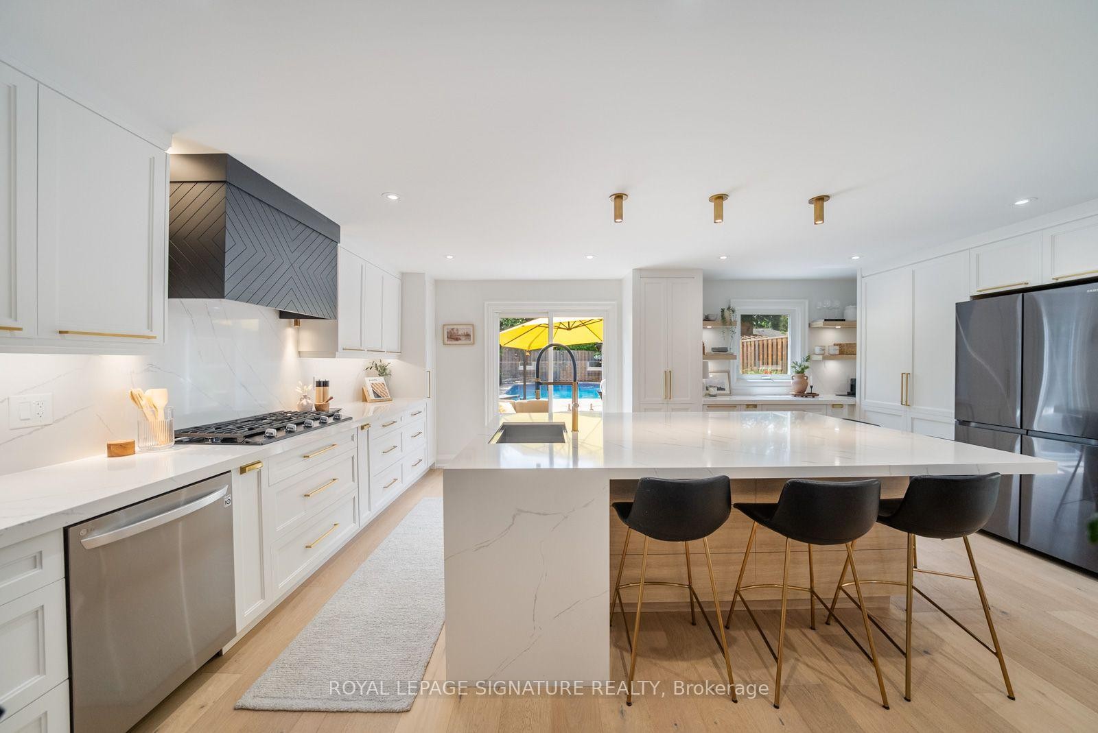 4194 Trellis Crescent, Mississauga, ON - Indoor Photo Showing Kitchen With Stainless Steel Kitchen With Upgraded Kitchen
