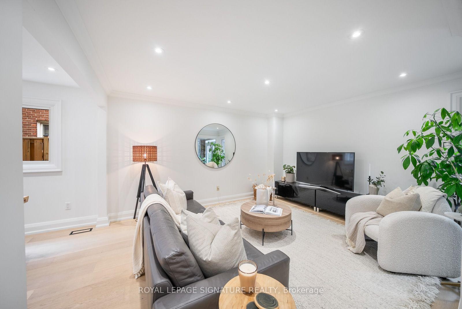 4194 Trellis Crescent, Mississauga, ON - Indoor Photo Showing Living Room