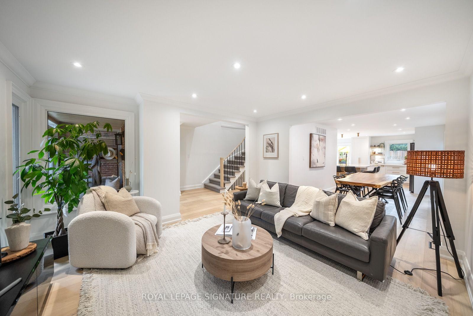 4194 Trellis Crescent, Mississauga, ON - Indoor Photo Showing Living Room