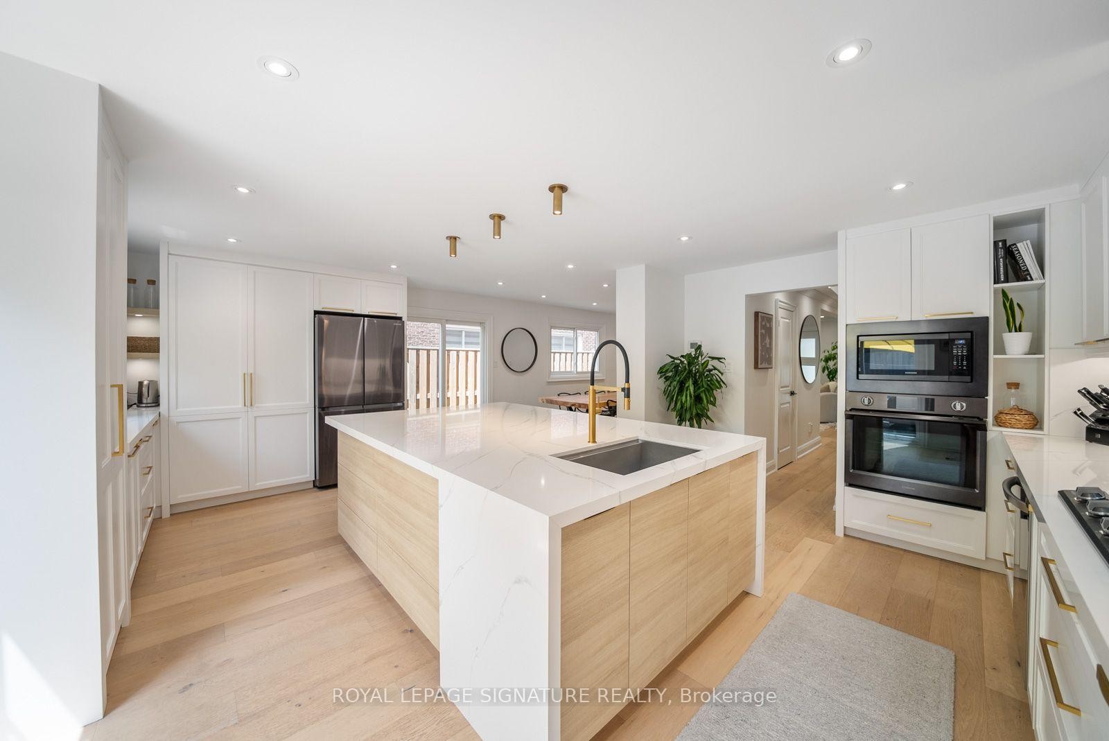 4194 Trellis Crescent, Mississauga, ON - Indoor Photo Showing Kitchen With Stainless Steel Kitchen With Upgraded Kitchen