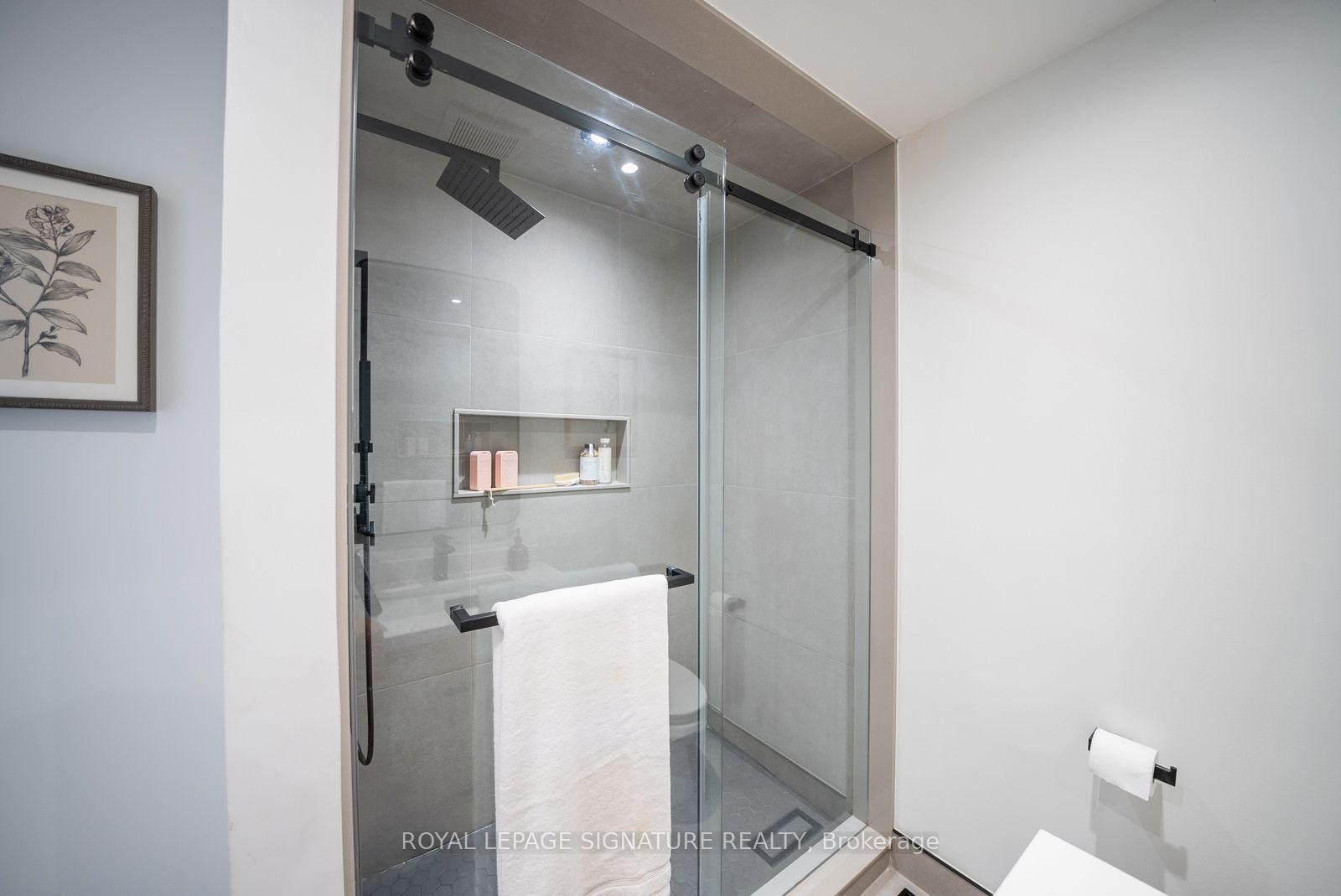 4194 Trellis Crescent, Mississauga, ON - Indoor Photo Showing Bathroom