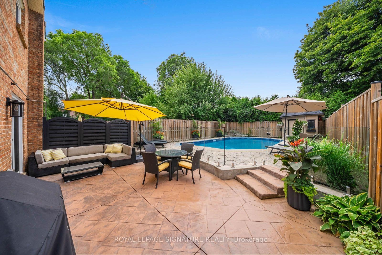 4194 Trellis Crescent, Mississauga, ON - Outdoor With Above Ground Pool