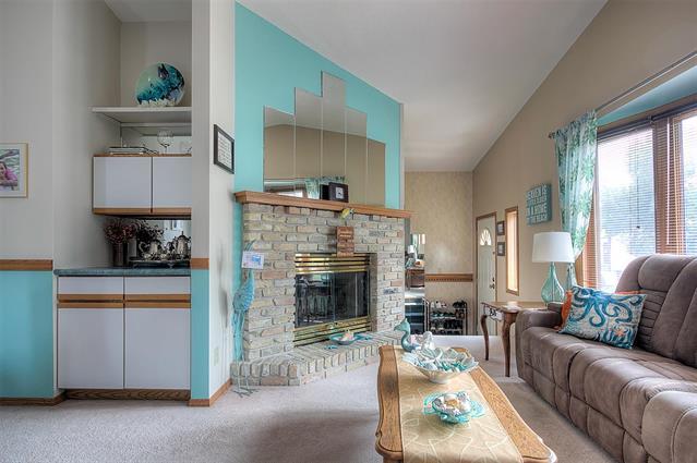 26 Bellemer Dr, Winnipeg, MB - Indoor Photo Showing Living Room With Fireplace