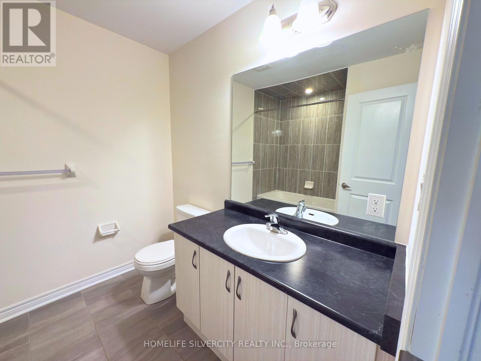 35 Sparkle Drive, Thorold, ON - Indoor Photo Showing Bathroom