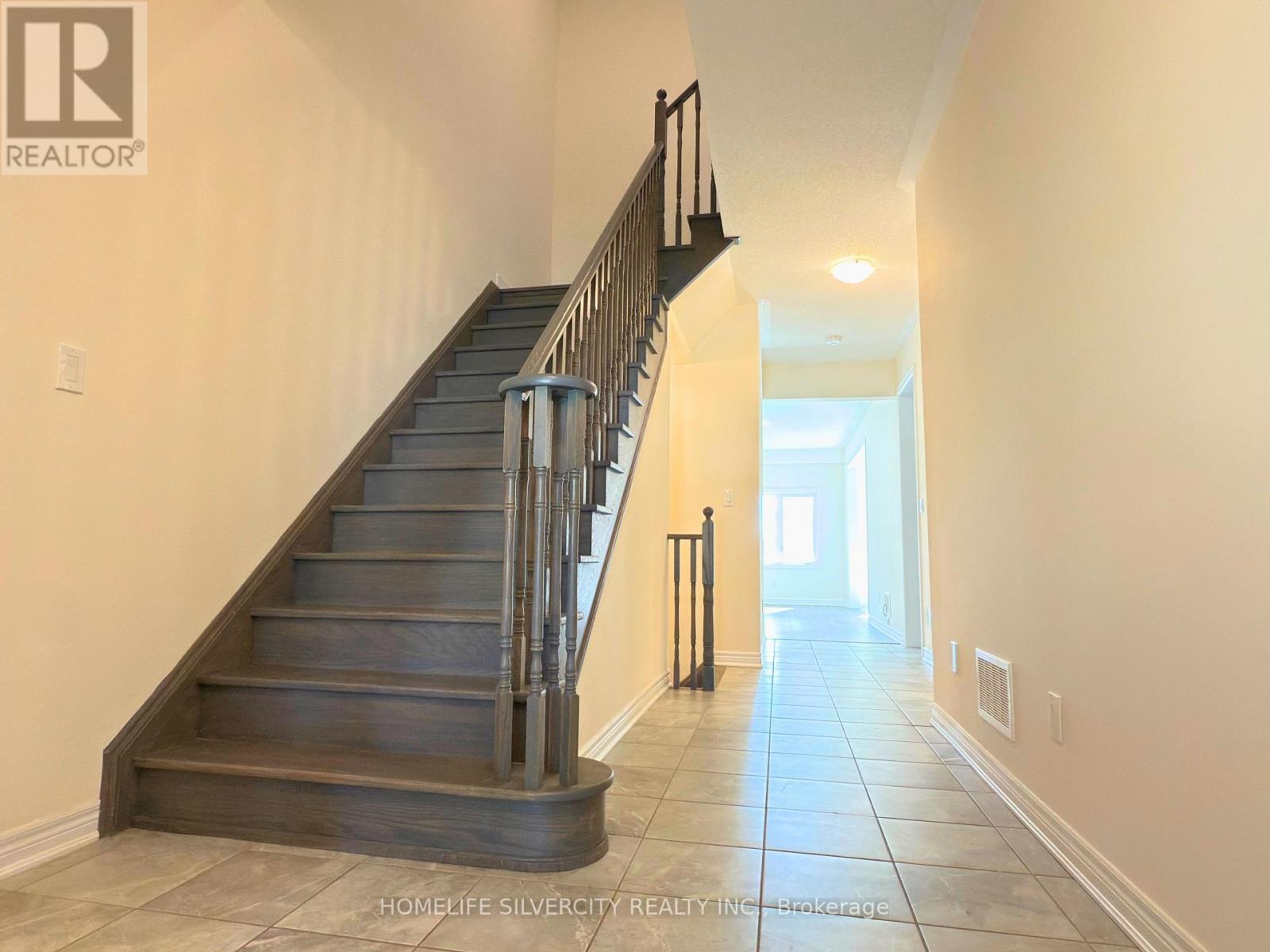 35 Sparkle Drive, Thorold, ON - Indoor Photo Showing Other Room