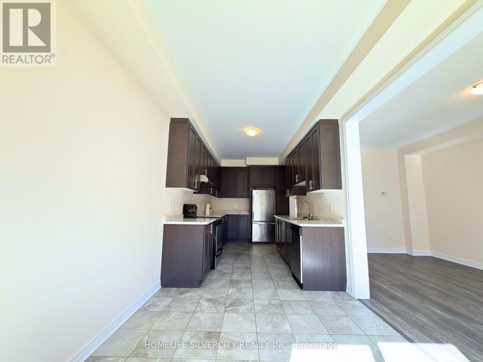 35 Sparkle Drive, Thorold, ON - Indoor Photo Showing Kitchen