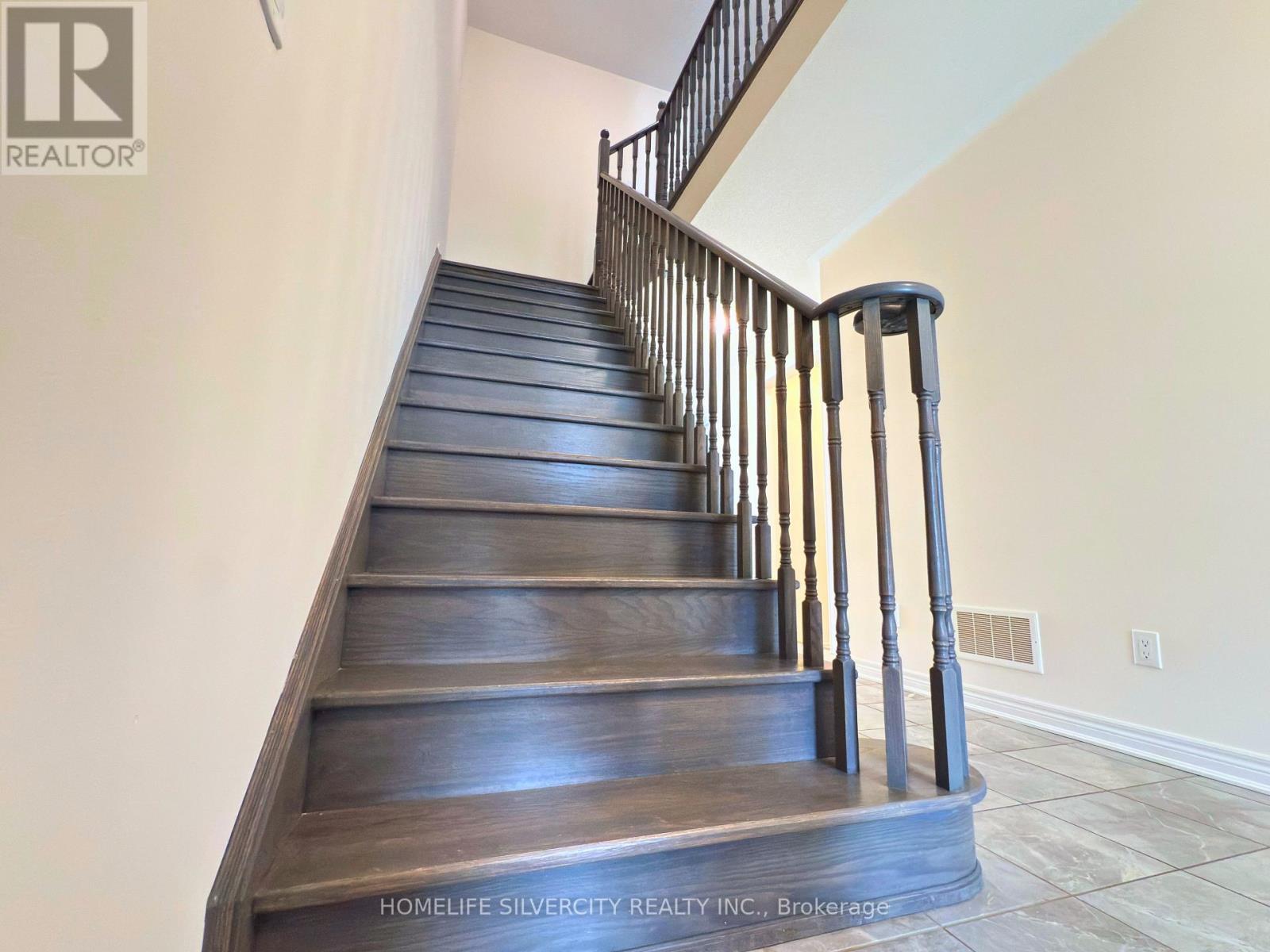 35 Sparkle Drive, Thorold, ON - Indoor Photo Showing Other Room