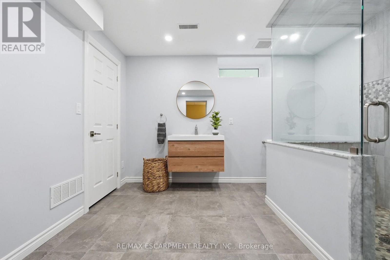 19 Concession 5 E, Hamilton, ON - Indoor