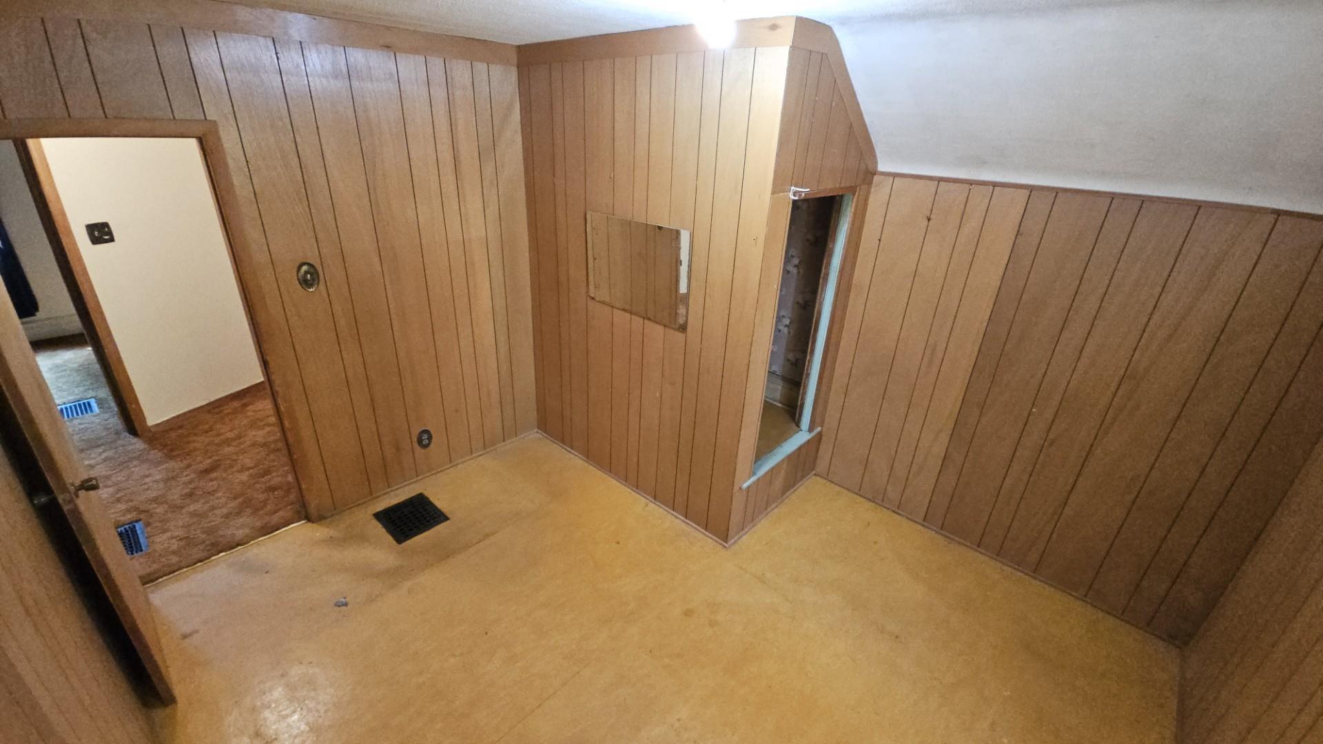 320 Dease Street, Thunder Bay, ON - Indoor Photo Showing Other Room