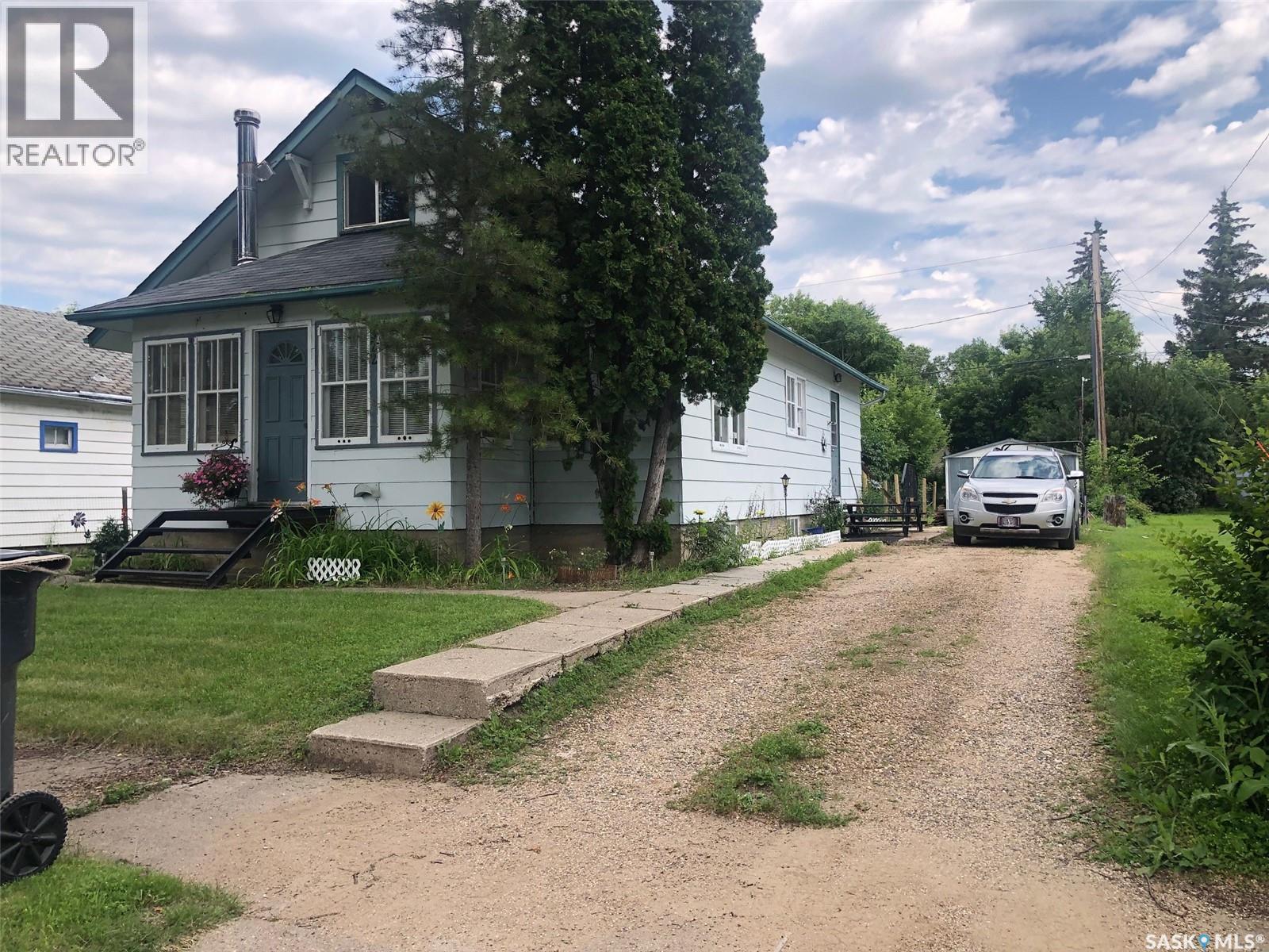 322 5Th Avenue E, Canora, SK - Outdoor