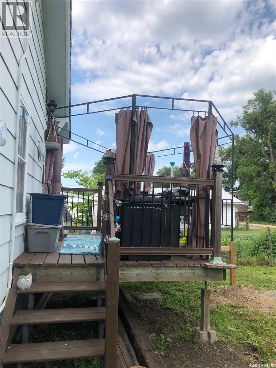 322 5Th Avenue E, Canora, SK - Outdoor With Deck Patio Veranda