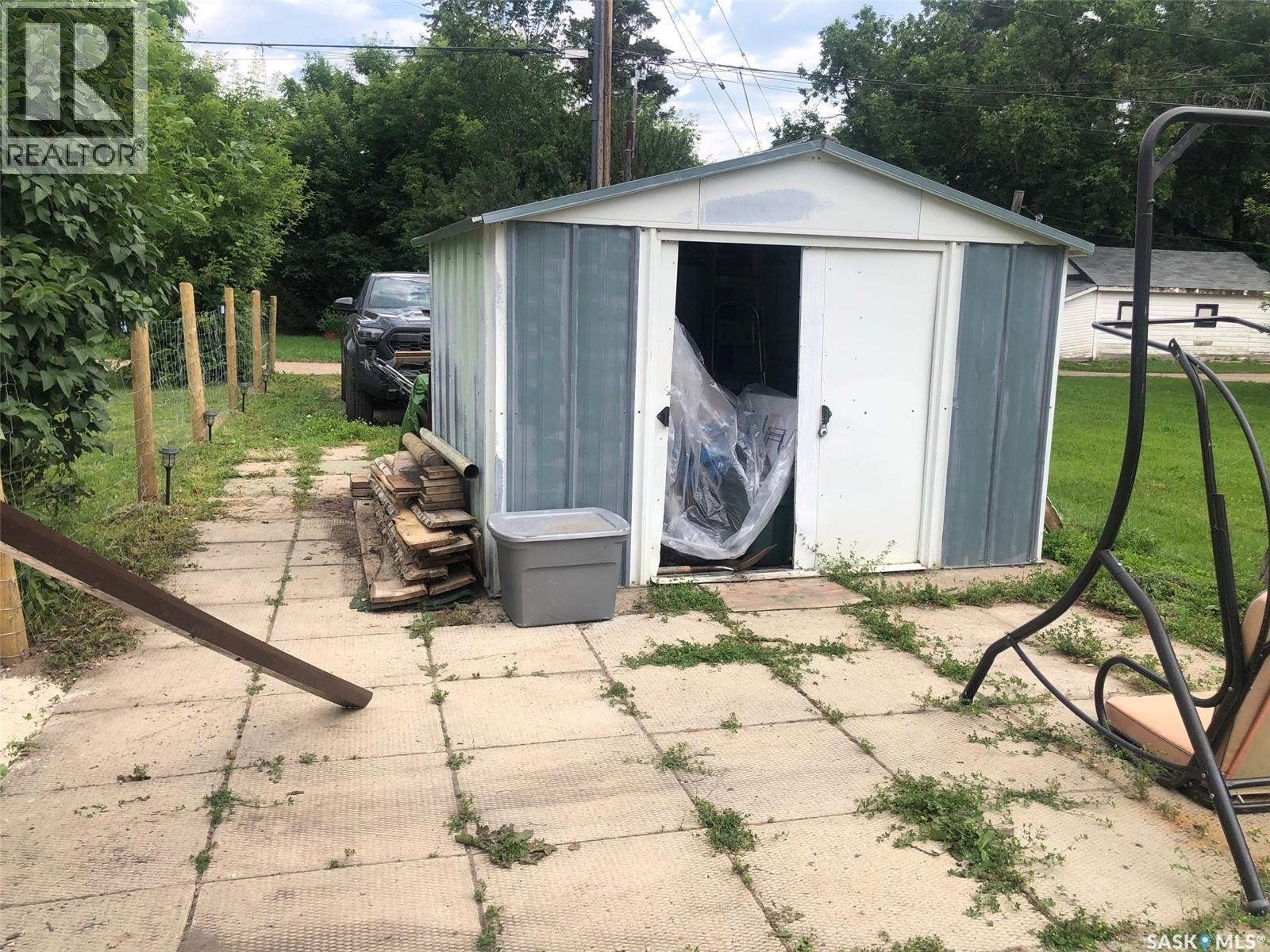322 5Th Avenue E, Canora, SK - Outdoor