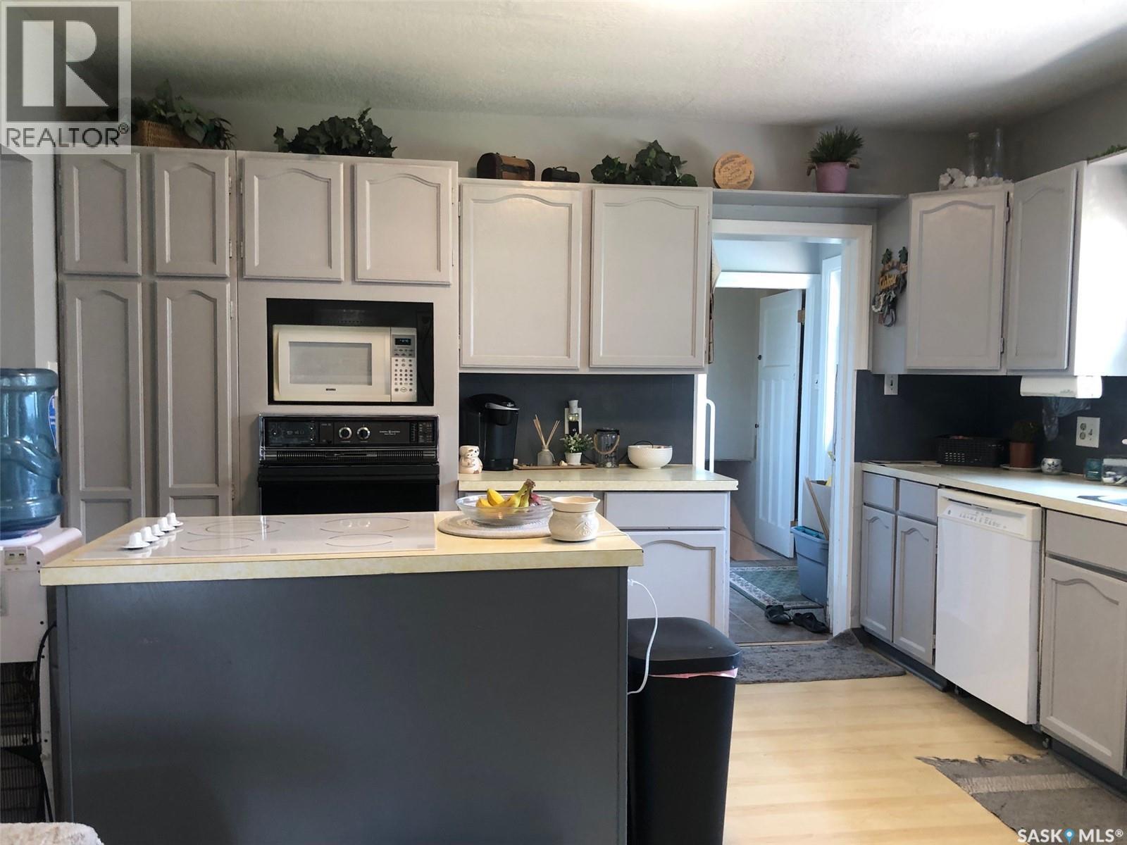 322 5Th Avenue E, Canora, SK - Indoor Photo Showing Kitchen