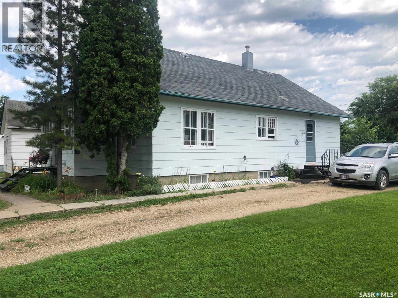 322 5Th Avenue E, Canora, SK - Outdoor