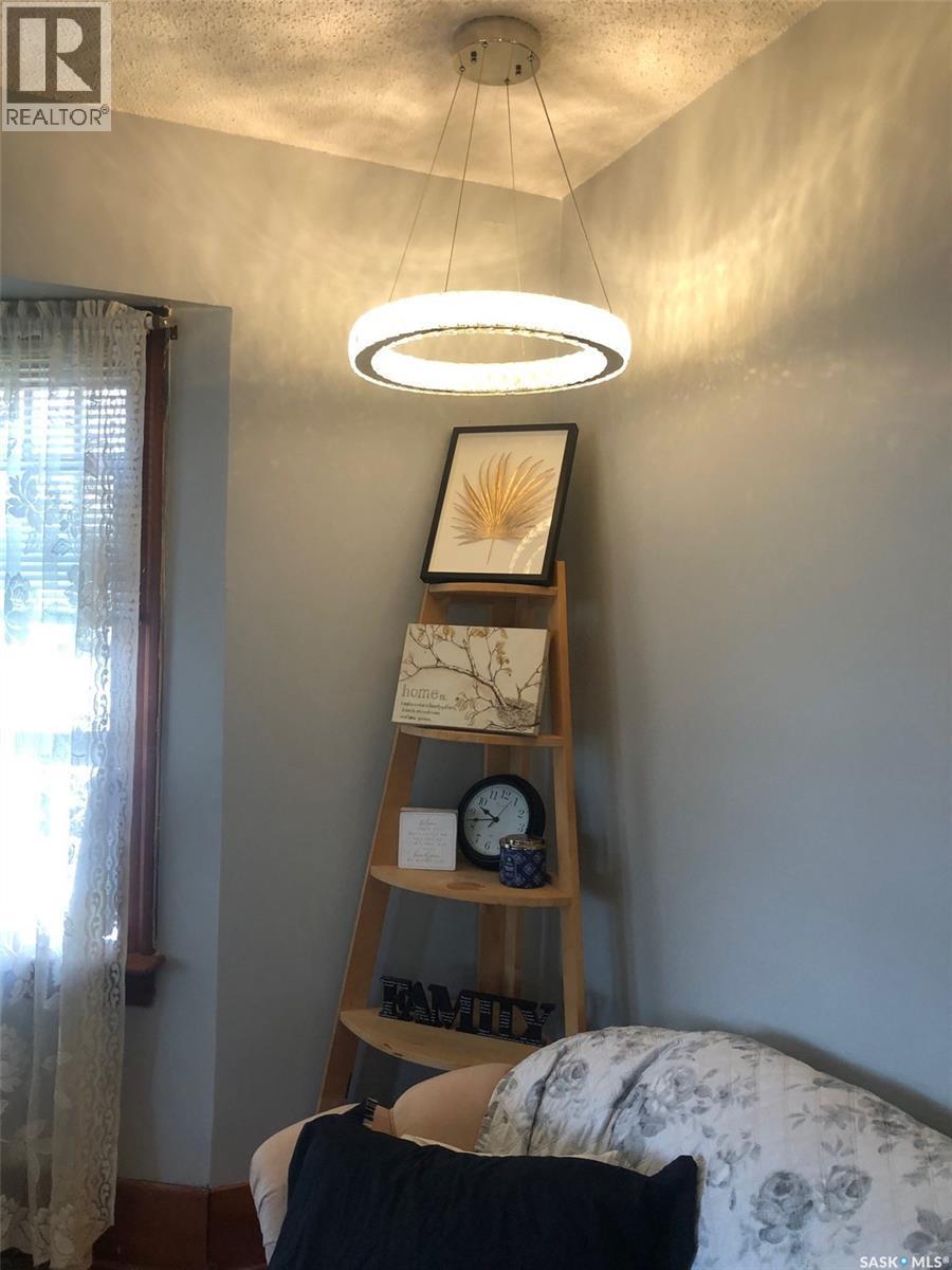 322 5Th Avenue E, Canora, SK - Indoor Photo Showing Bedroom