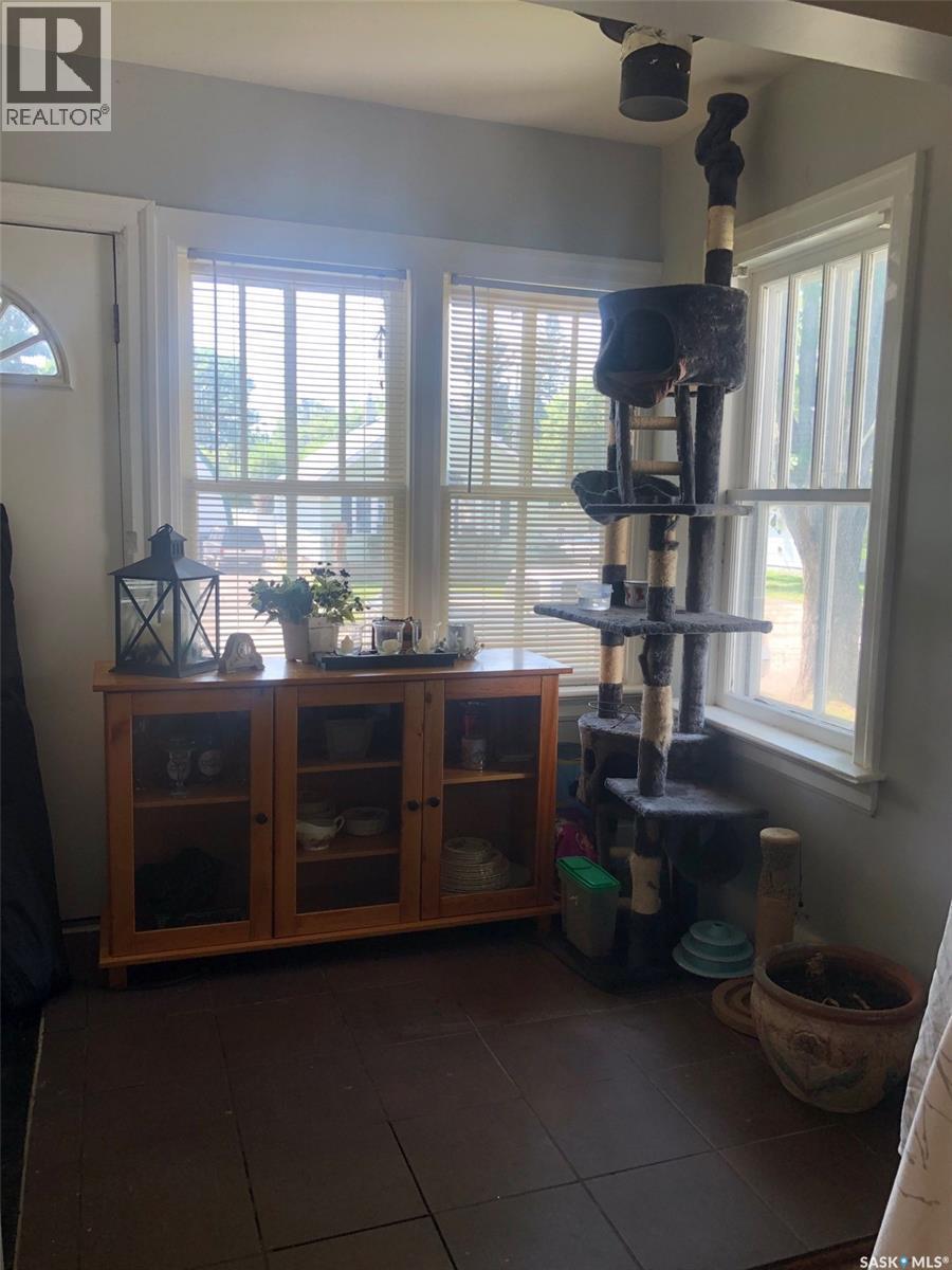 322 5Th Avenue E, Canora, SK - Indoor