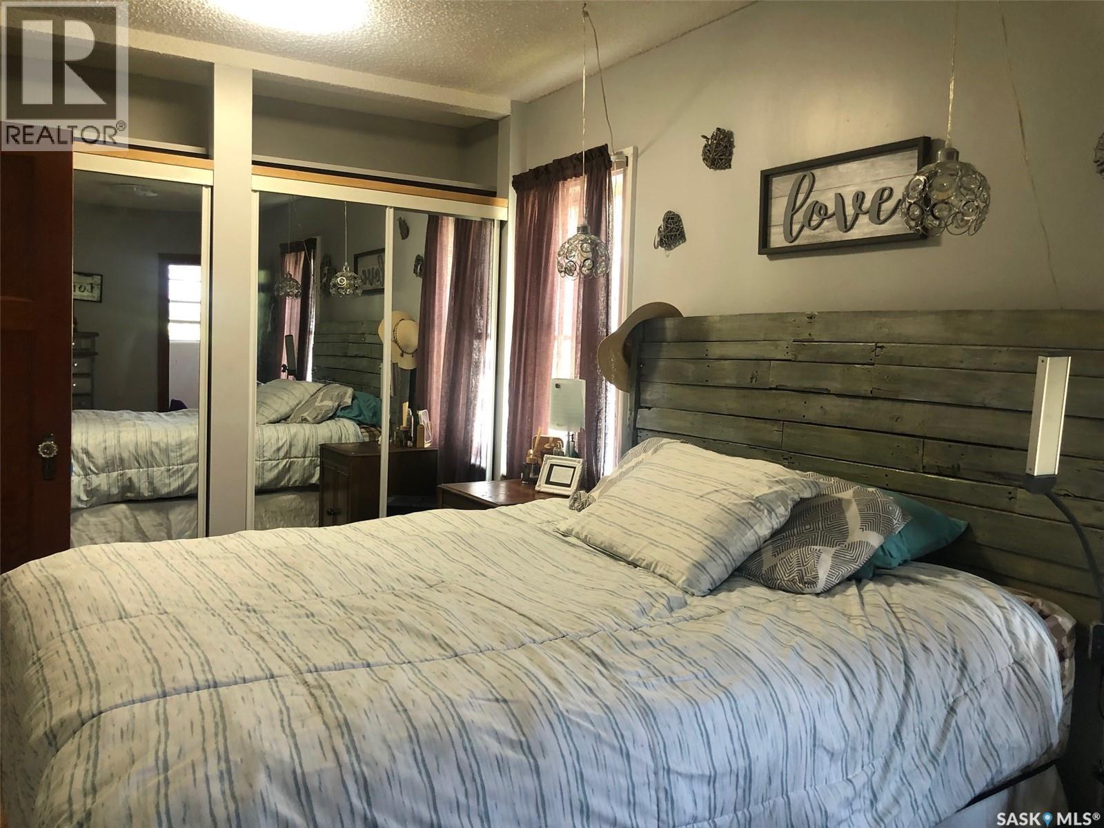 322 5Th Avenue E, Canora, SK - Indoor Photo Showing Bedroom