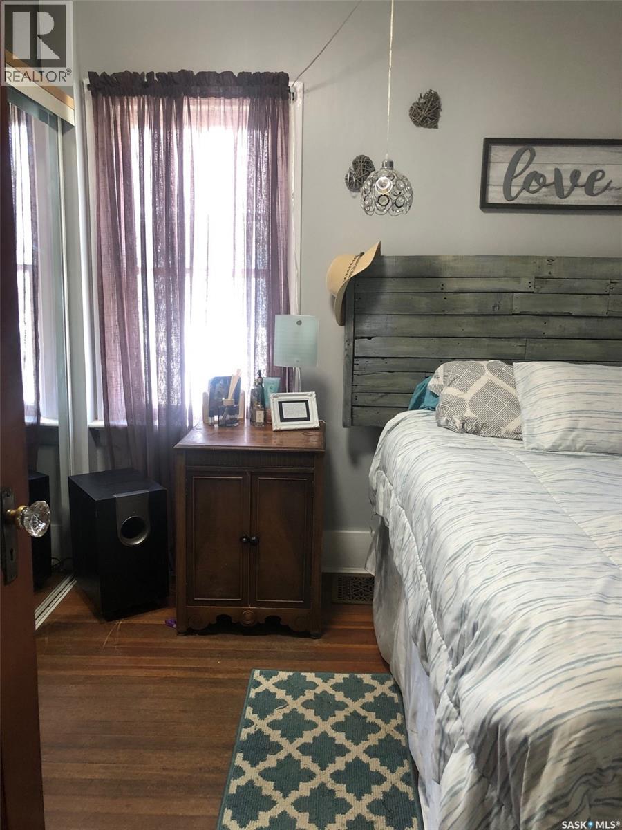 322 5Th Avenue E, Canora, SK - Indoor Photo Showing Bedroom