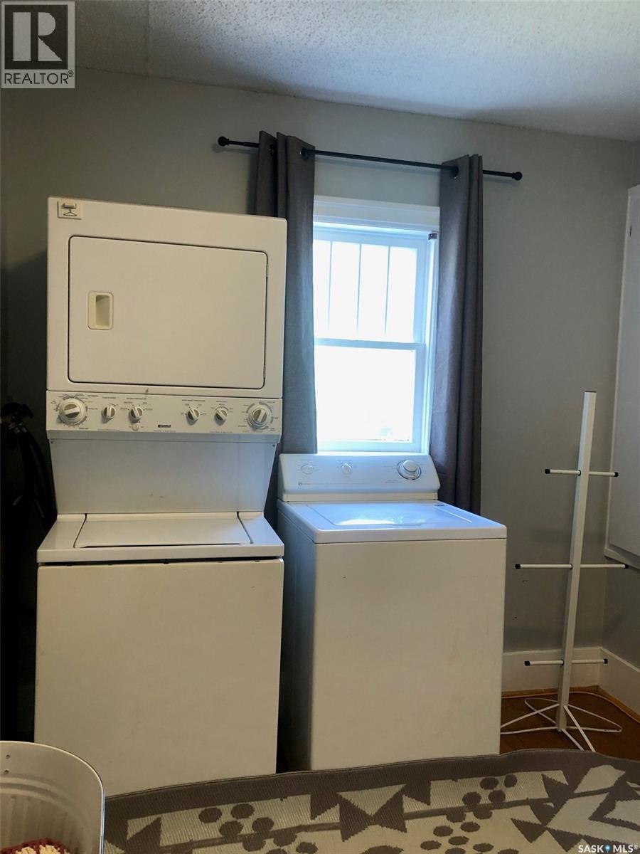 322 5Th Avenue E, Canora, SK - Indoor Photo Showing Laundry Room