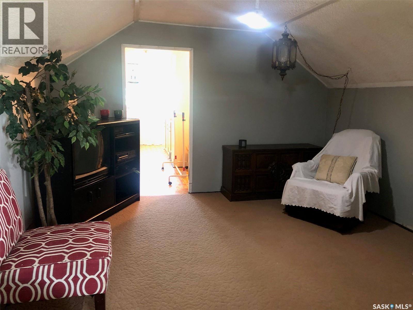 322 5Th Avenue E, Canora, SK - Indoor