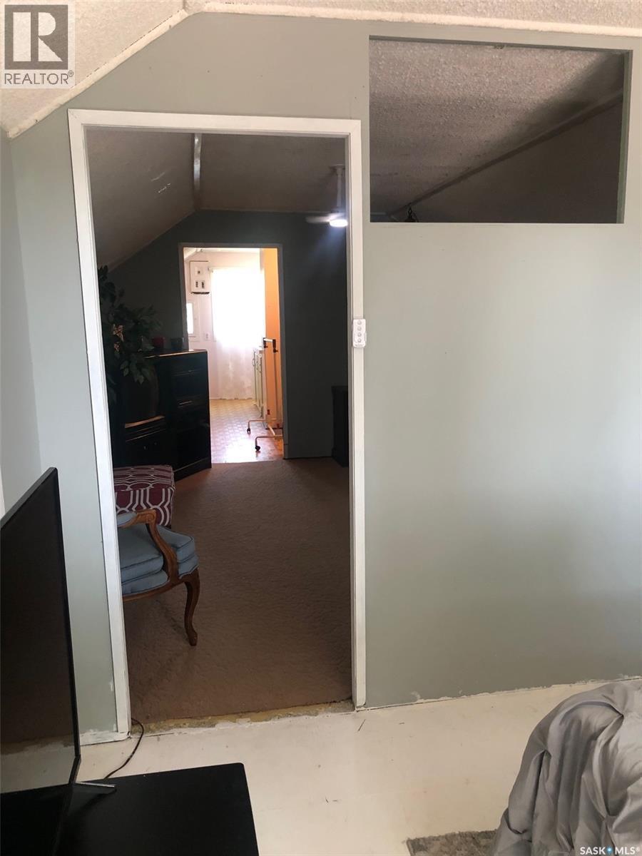 322 5Th Avenue E, Canora, SK - Indoor