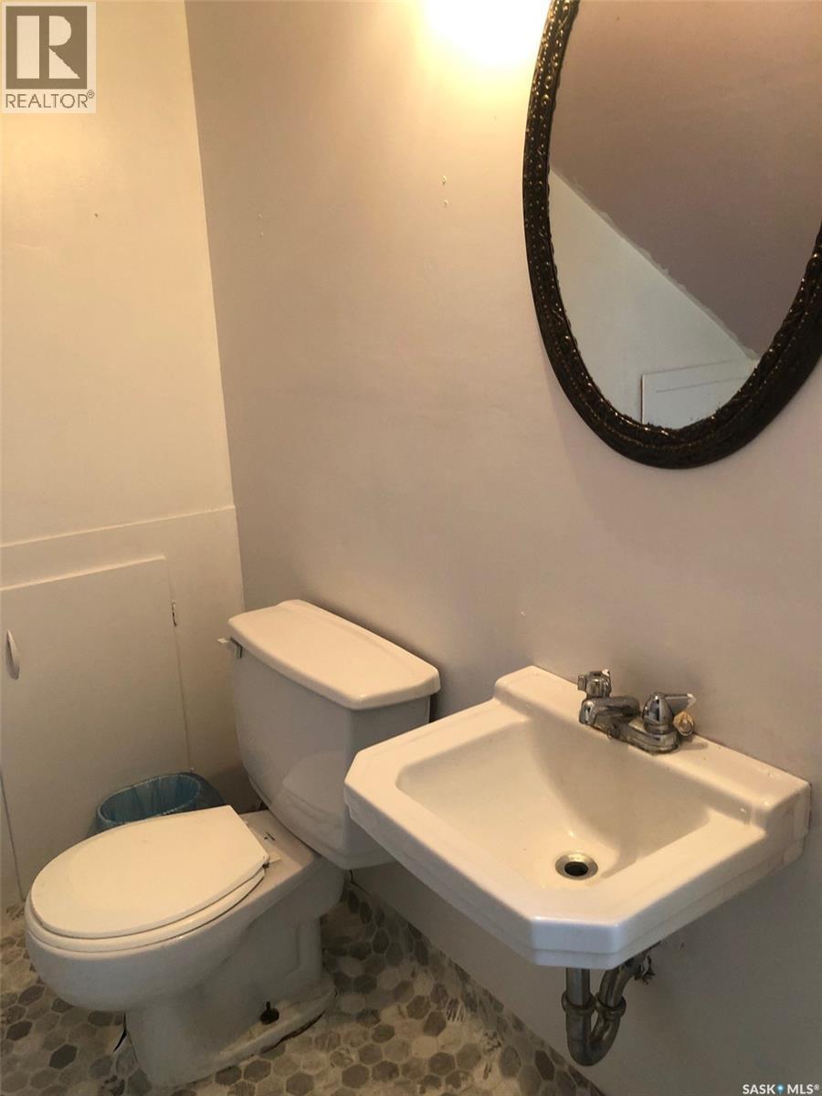 322 5Th Avenue E, Canora, SK - Indoor Photo Showing Bathroom
