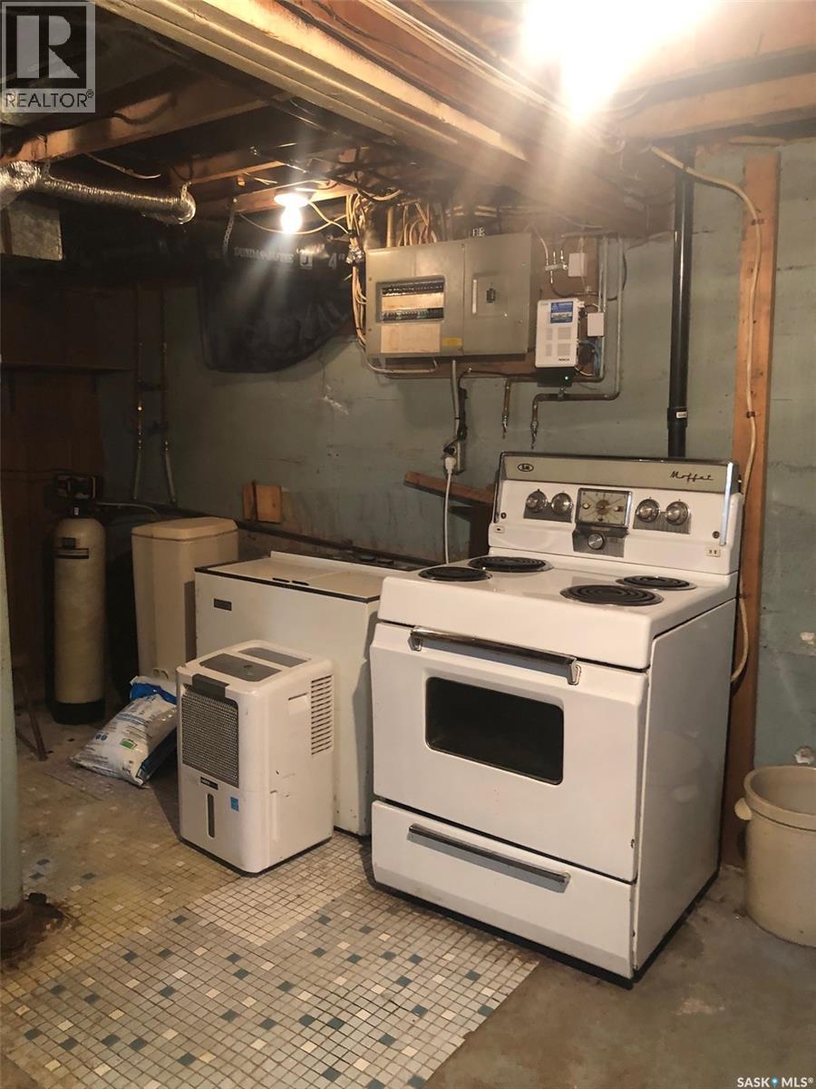 322 5Th Avenue E, Canora, SK - Indoor