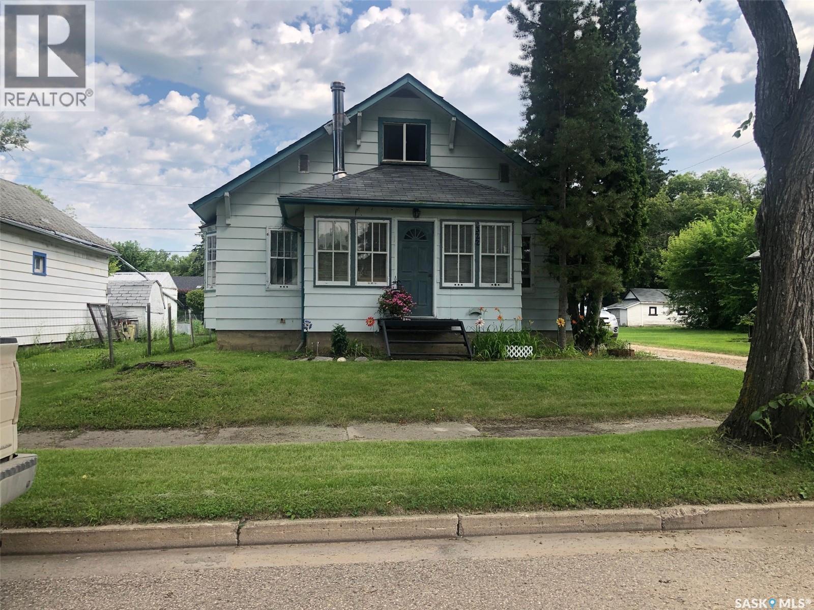 322 5Th Avenue E, Canora, SK - Outdoor