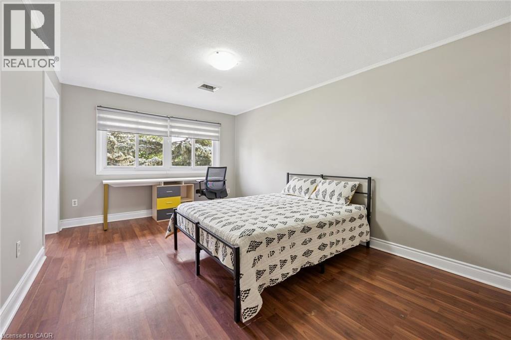 121 University Avenue E Unit# 11, Waterloo, ON - Indoor Photo Showing Bedroom