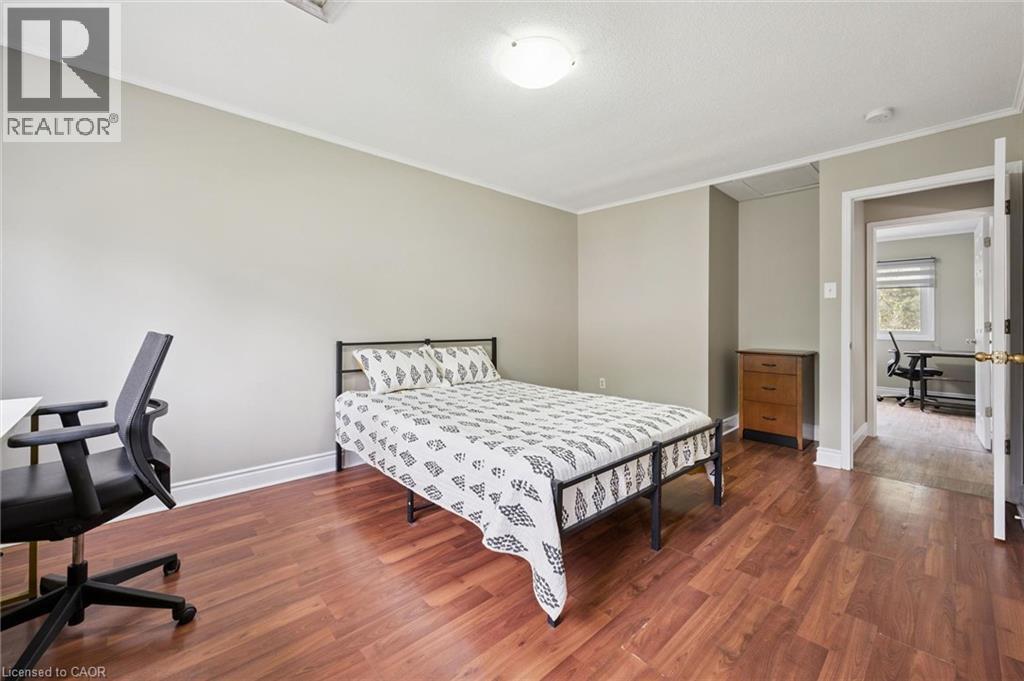 121 University Avenue E Unit# 11, Waterloo, ON - Indoor Photo Showing Bedroom