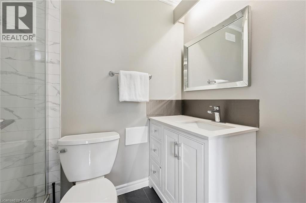 121 University Avenue E Unit# 11, Waterloo, ON - Indoor Photo Showing Bathroom