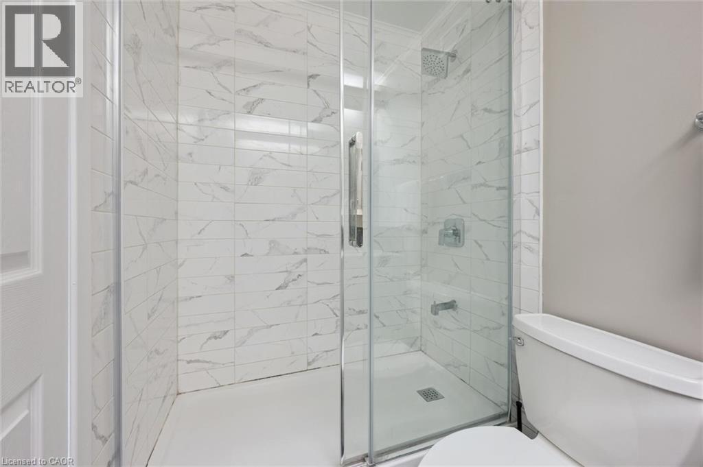 121 University Avenue E Unit# 11, Waterloo, ON - Indoor Photo Showing Bathroom
