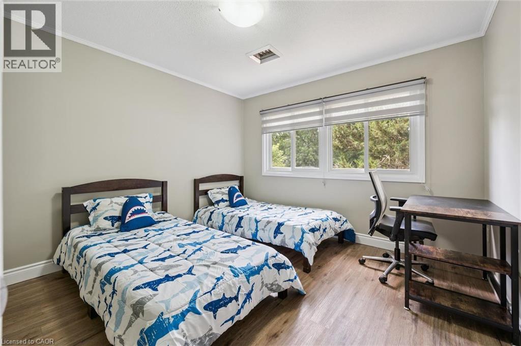 121 University Avenue E Unit# 11, Waterloo, ON - Indoor Photo Showing Bedroom
