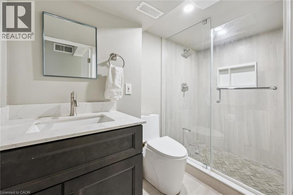 121 University Avenue E Unit# 11, Waterloo, ON - Indoor Photo Showing Bathroom
