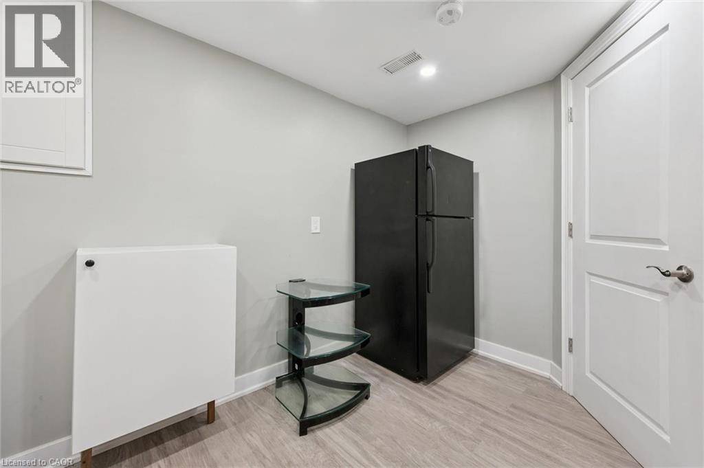121 University Avenue E Unit# 11, Waterloo, ON - Indoor Photo Showing Other Room