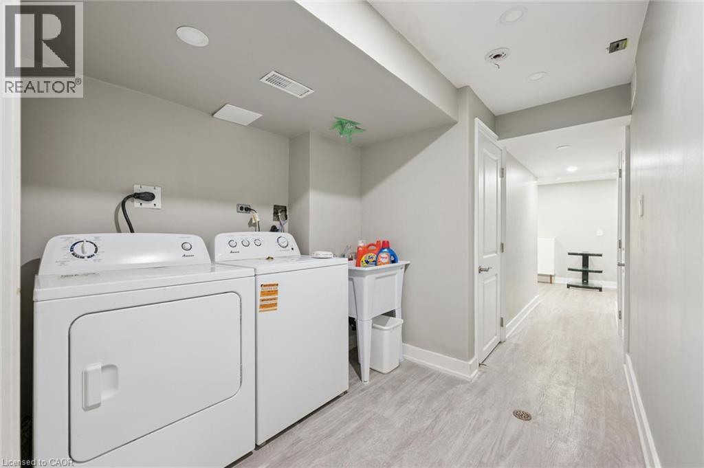 121 University Avenue E Unit# 11, Waterloo, ON - Indoor Photo Showing Laundry Room