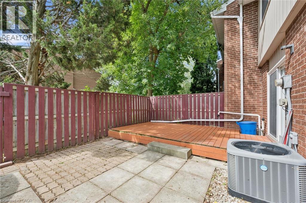 121 University Avenue E Unit# 11, Waterloo, ON - Outdoor