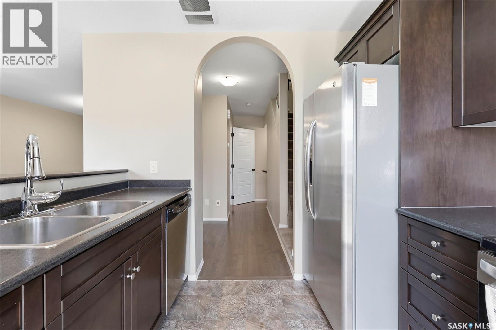 539 150 Langlois Way, Saskatoon, SK - Indoor Photo Showing Kitchen With Double Sink