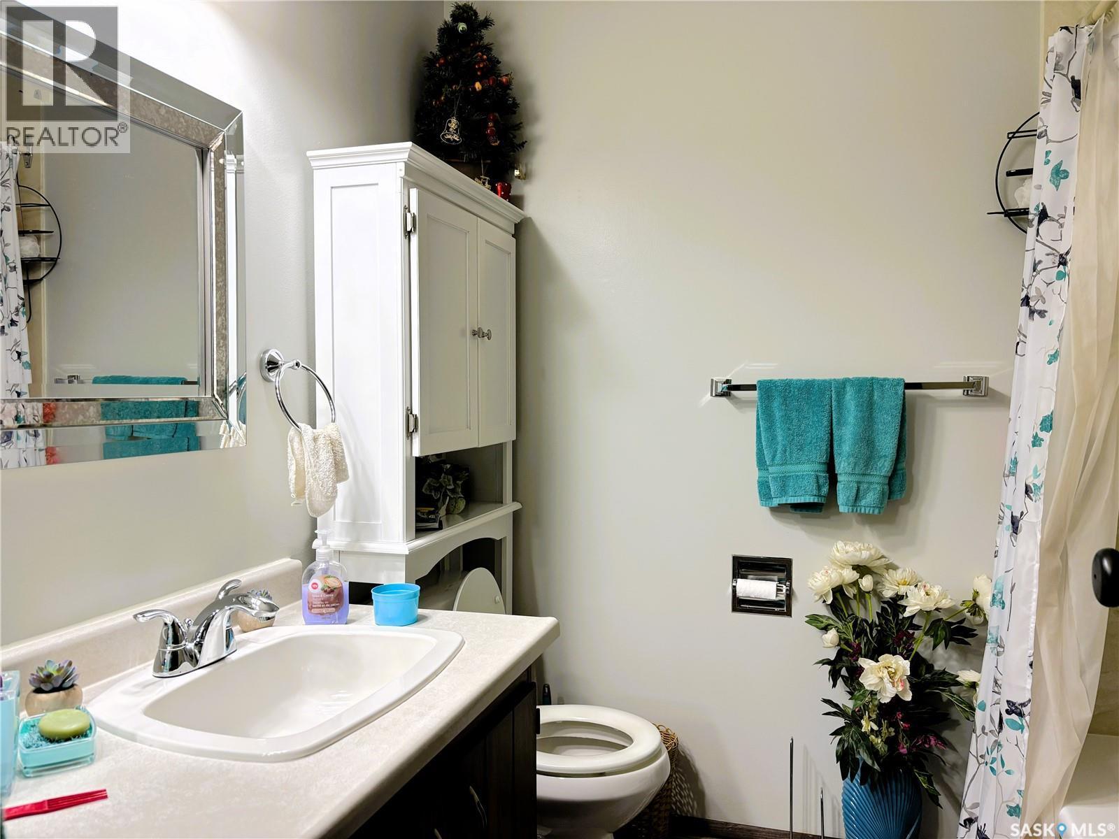 127 1128 Mckercher Drive, Saskatoon, SK - Indoor Photo Showing Bathroom