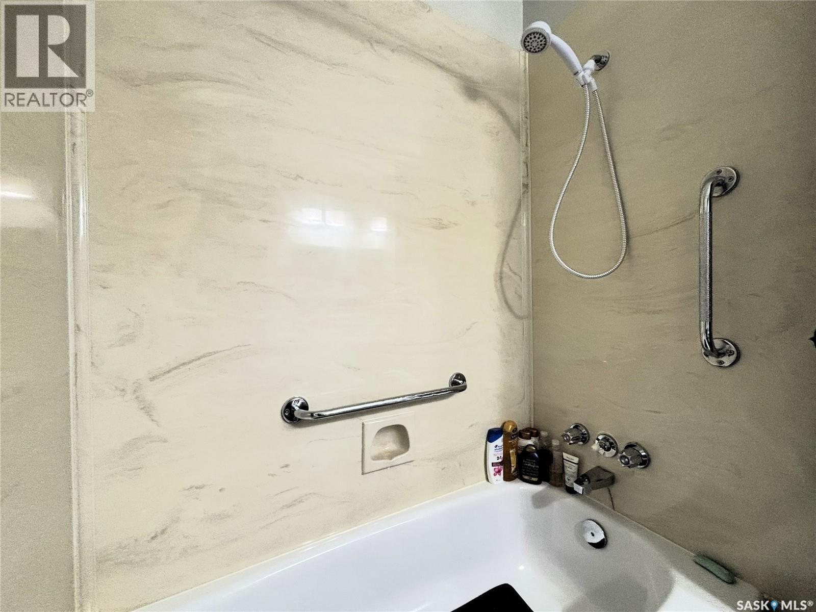 127 1128 Mckercher Drive, Saskatoon, SK - Indoor Photo Showing Bathroom