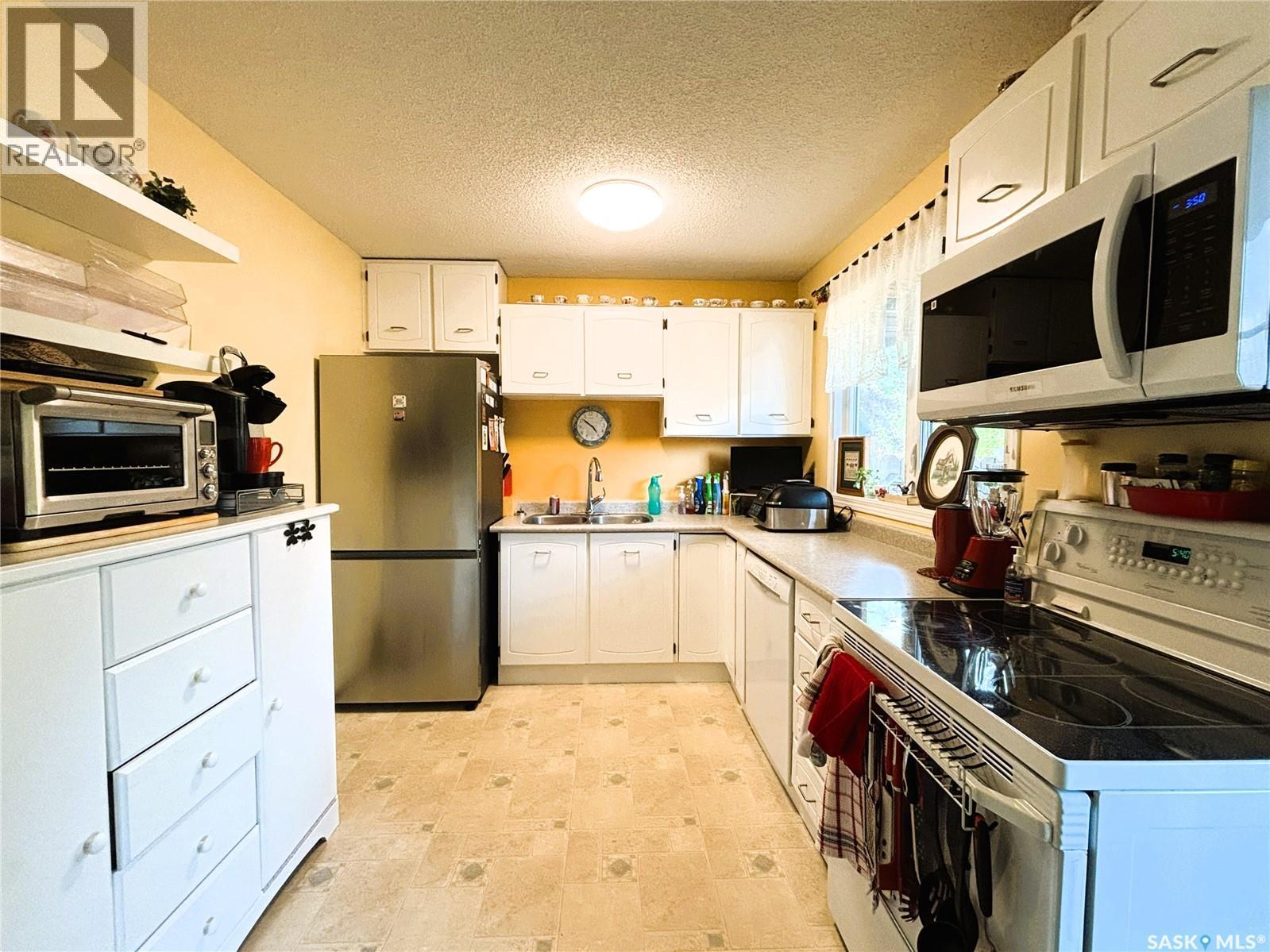 127 1128 Mckercher Drive, Saskatoon, SK - Indoor Photo Showing Kitchen