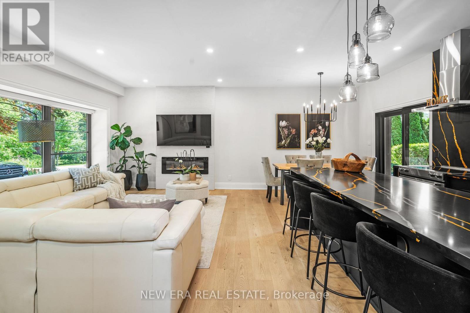 261 Pinetree Way, Mississauga, ON - Indoor Photo Showing Other Room