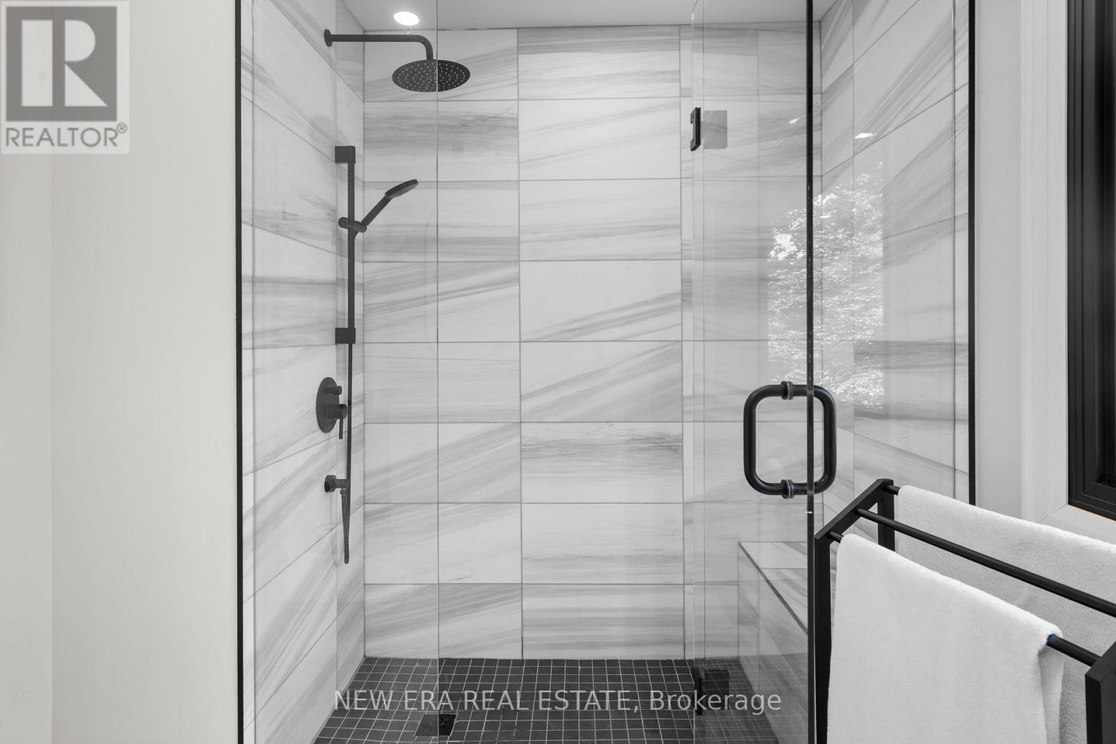 261 Pinetree Way, Mississauga, ON - Indoor Photo Showing Bathroom