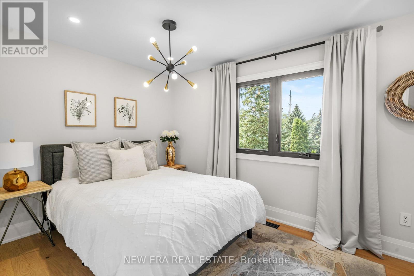261 Pinetree Way, Mississauga, ON - Indoor Photo Showing Bedroom