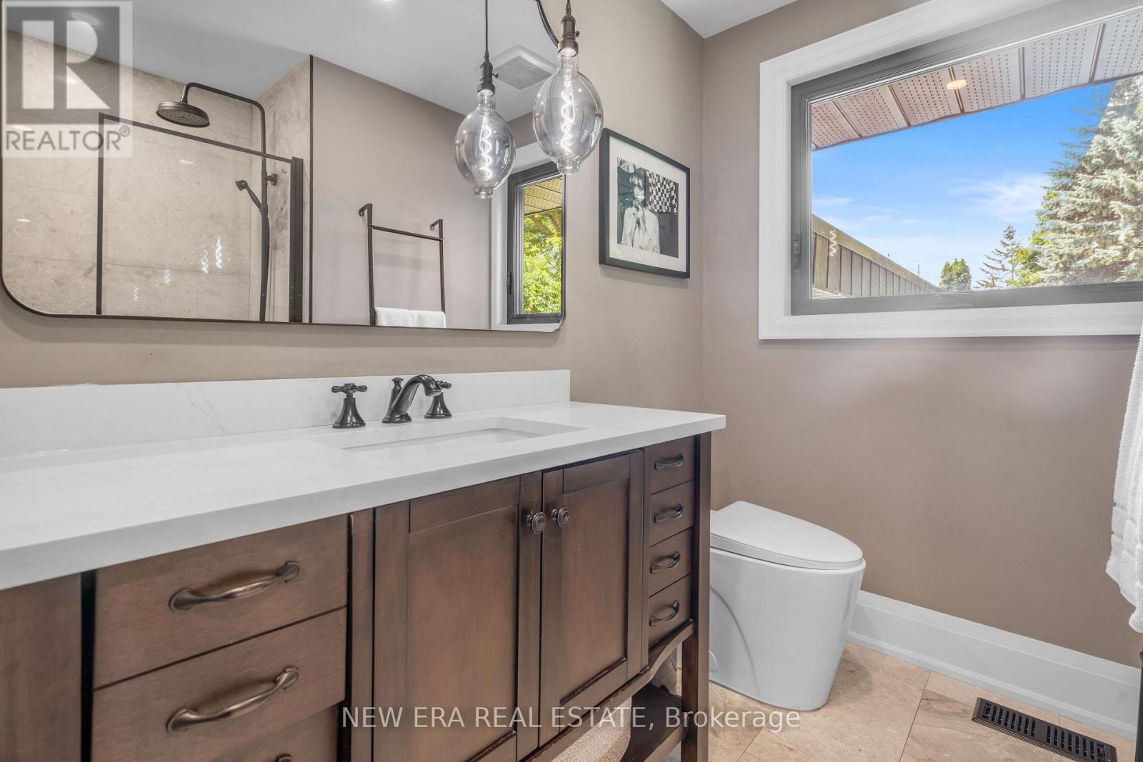 261 Pinetree Way, Mississauga, ON - Indoor Photo Showing Bathroom