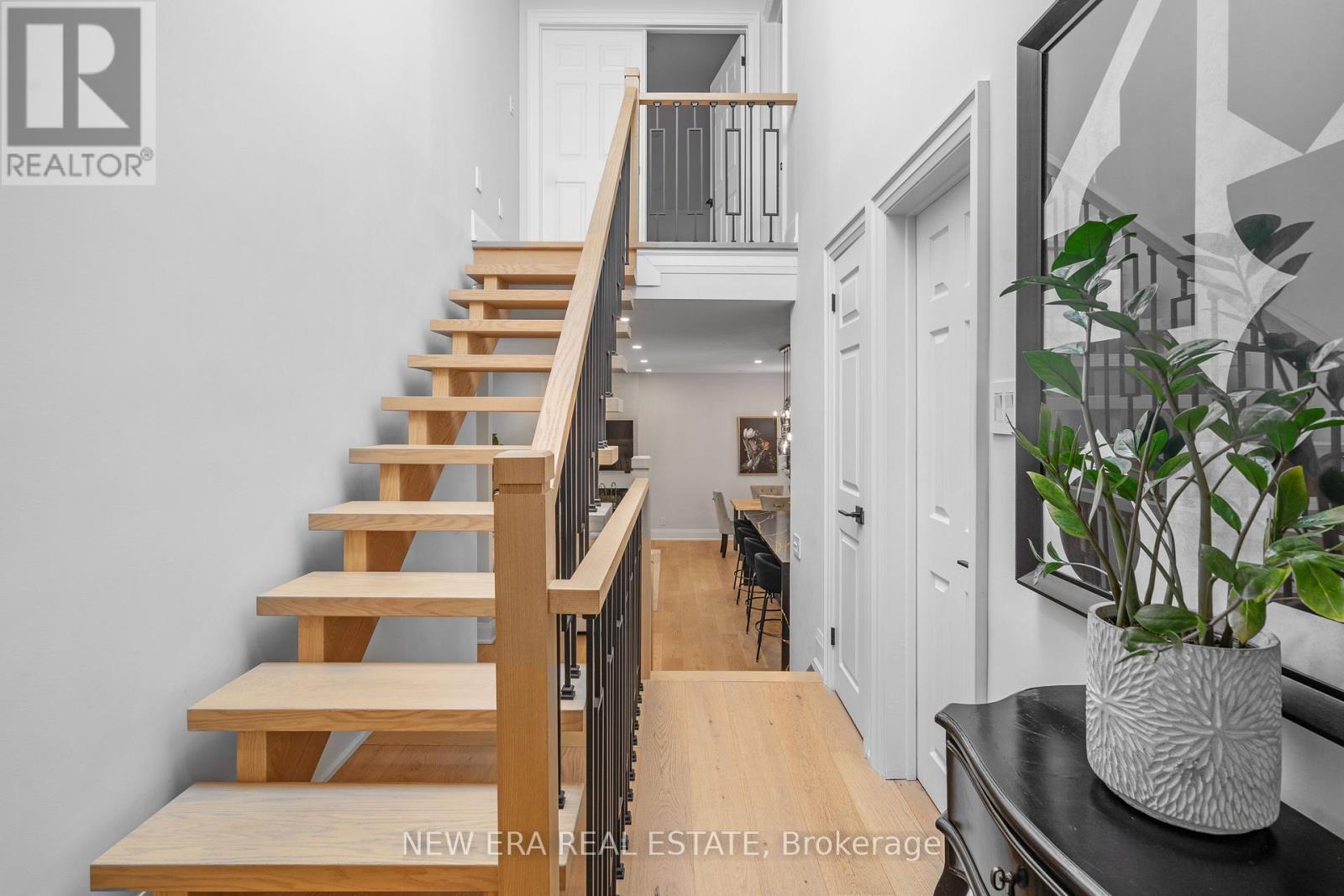 261 Pinetree Way, Mississauga, ON - Indoor Photo Showing Other Room