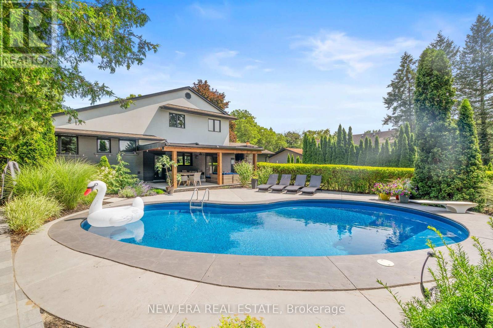 261 Pinetree Way, Mississauga, ON - Outdoor With In Ground Pool With Backyard