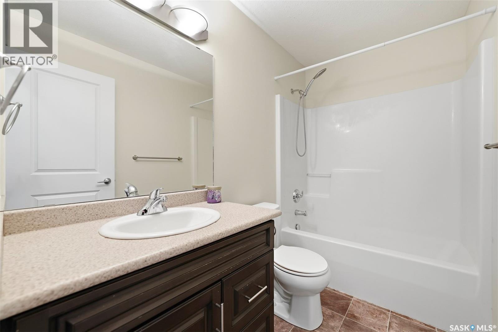 104 714 Hart Road, Saskatoon, SK - Indoor Photo Showing Bathroom