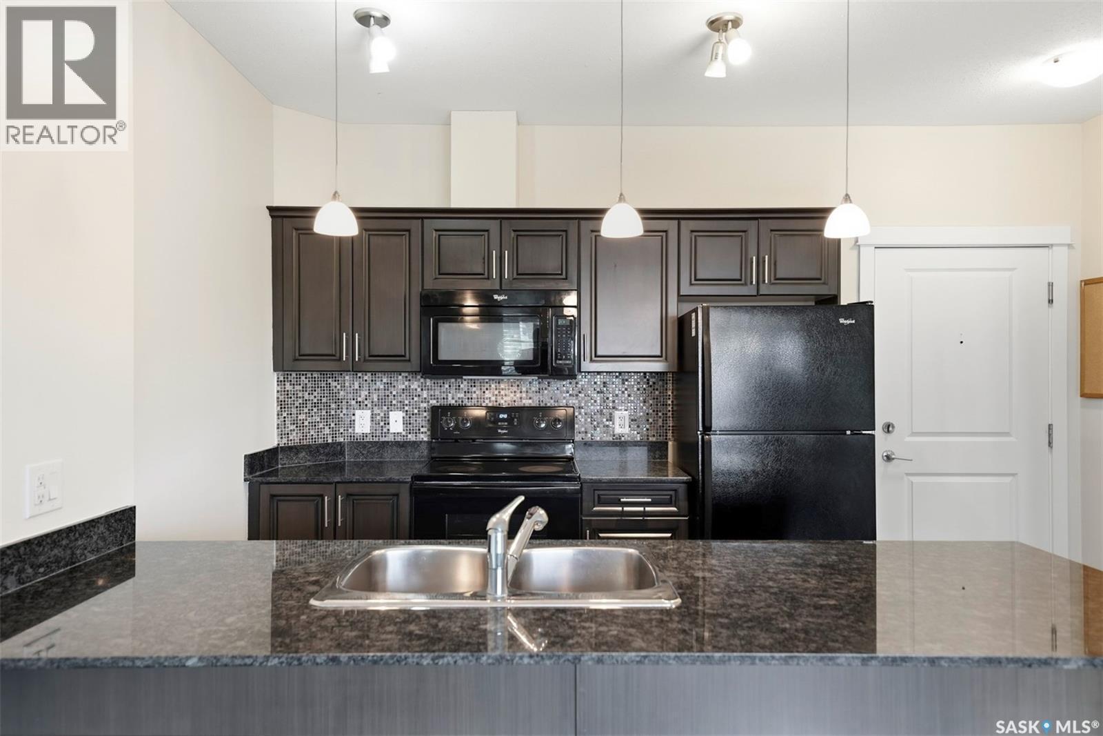 104 714 Hart Road, Saskatoon, SK - Indoor Photo Showing Kitchen With Double Sink With Upgraded Kitchen